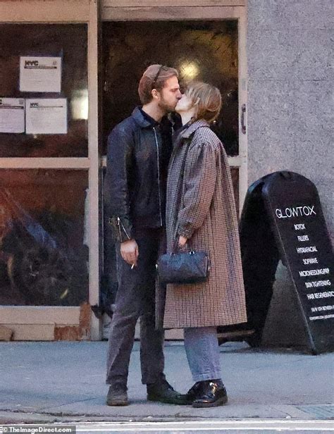 maya hawke partner|Maya Hawke kisses musician Christian Lee Hutson during chilly。